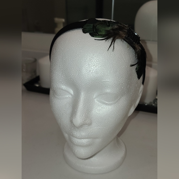 Asos black satin  headband with feathers Flapper Girl - Picture 3 of 8